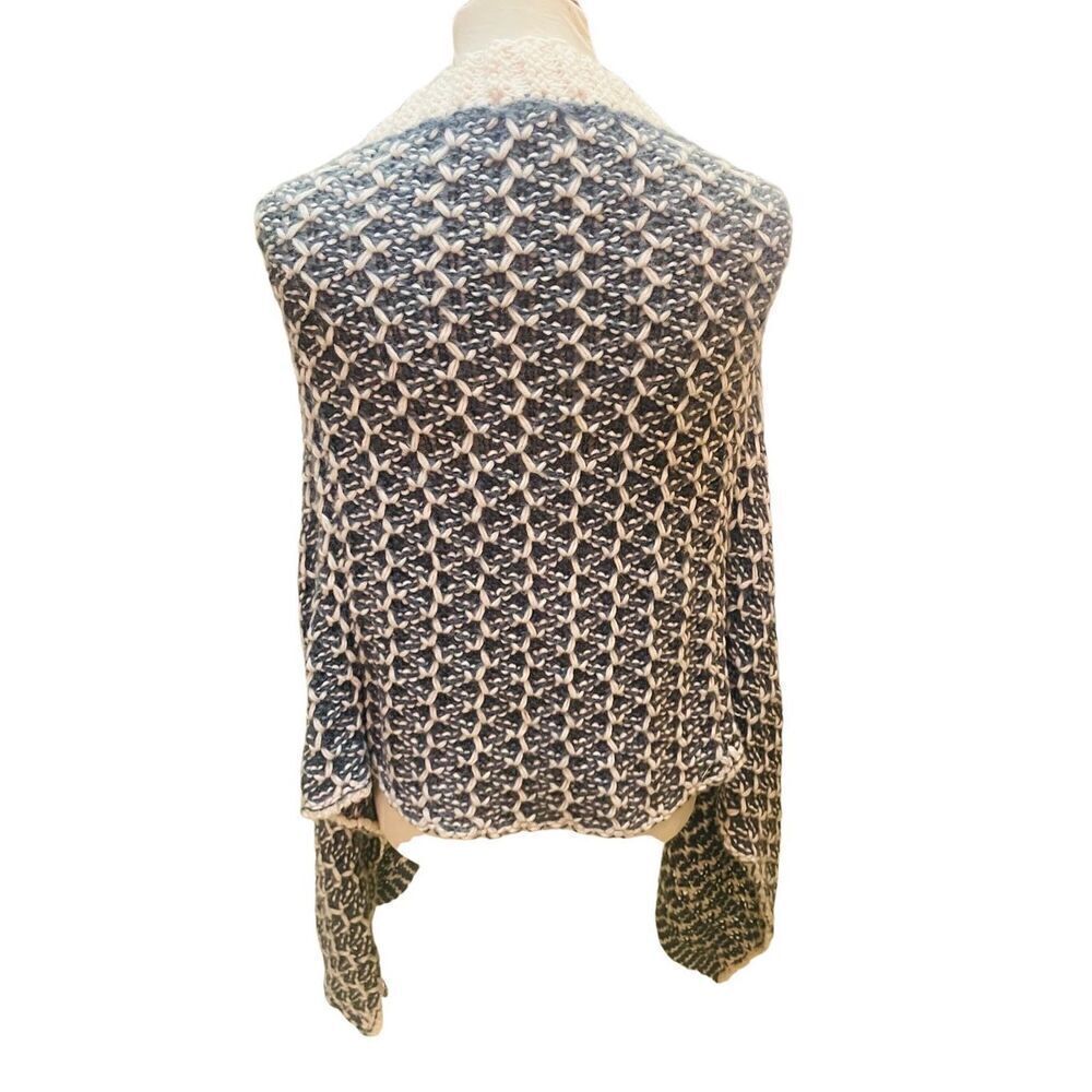 Simply Noelle Slate Blue & Cream Button Down Poncho/Shawl/Shrug-One Size - Picture 3 of 15